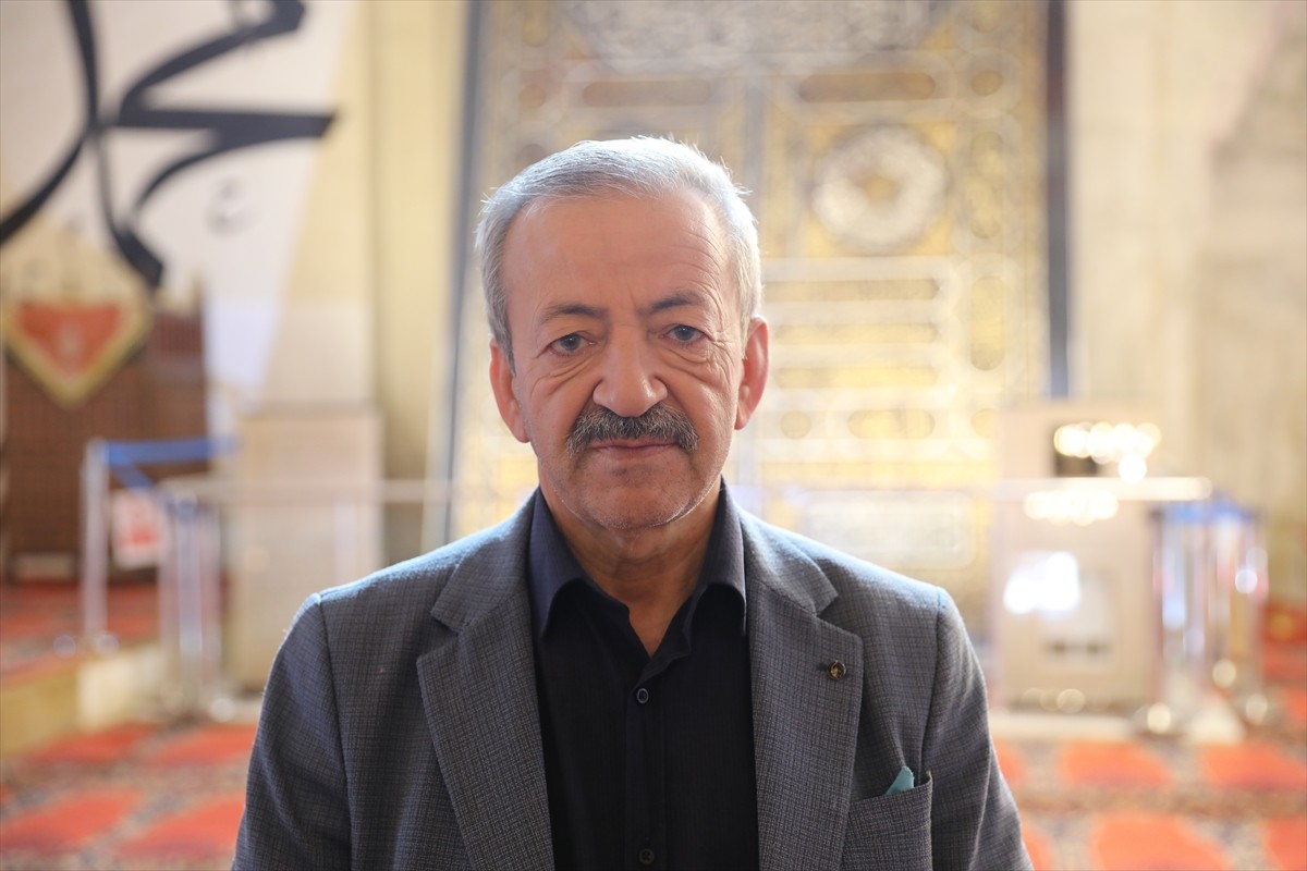 Edirne'deki Eski Cami'yi ziyaret edenlerin sayısı, sergilenen Kabe taşı ve örtüsü dolayısıyla...