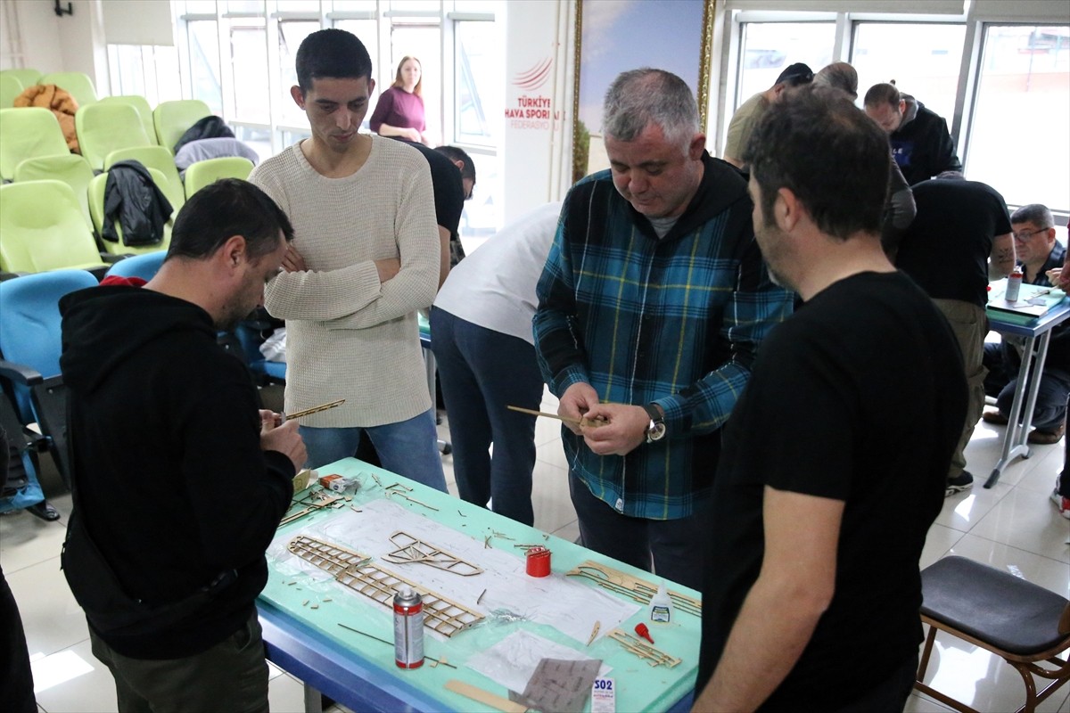 Edirne Gençlik ve Spor İl Müdürlüğü ile Türkiye Hava Sporları Federasyonu iş birliğinde...