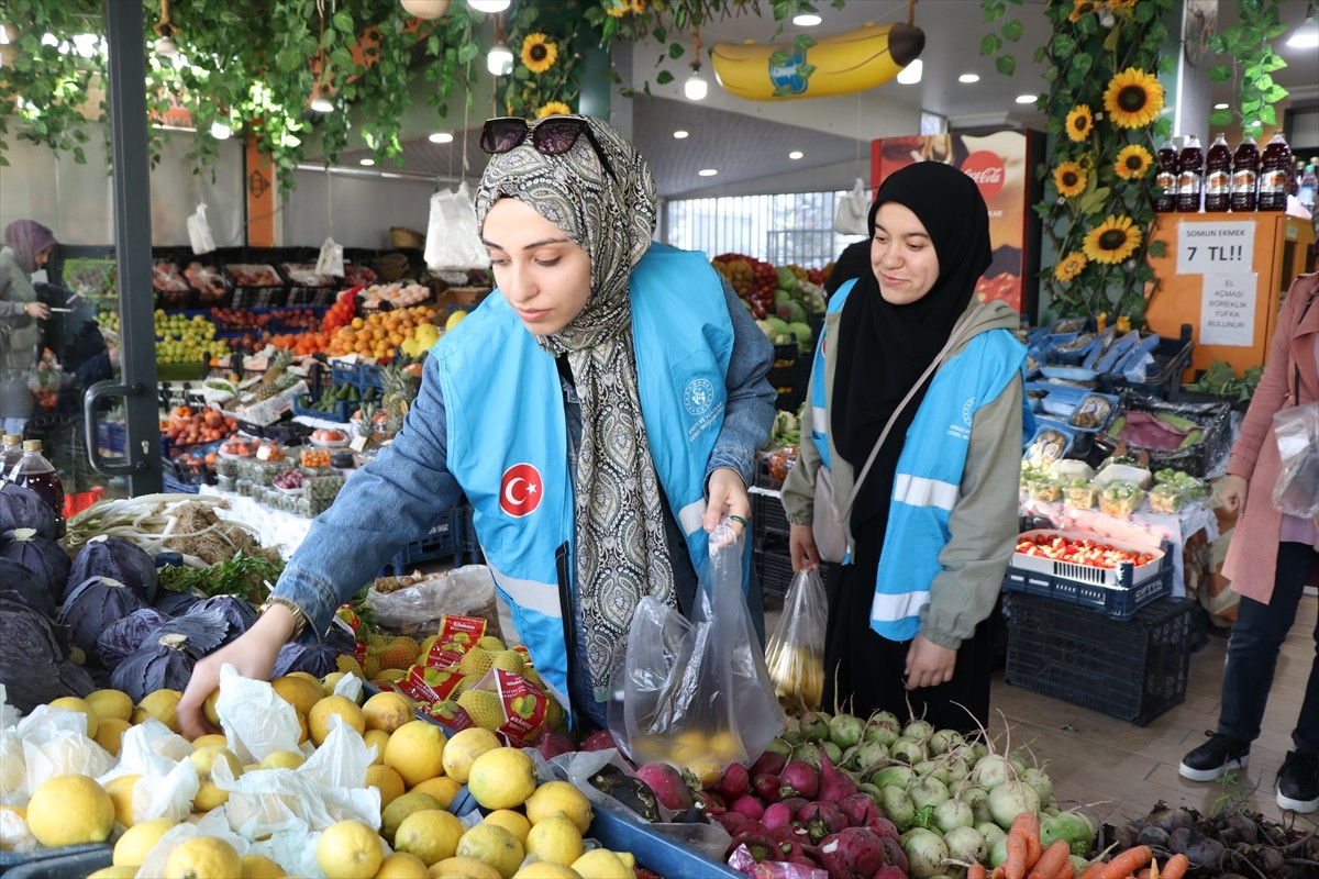 Elazığ'da Gençlik ve Spor Bakanlığının yurtlarında kalan Fırat Üniversitesi öğrencileri...