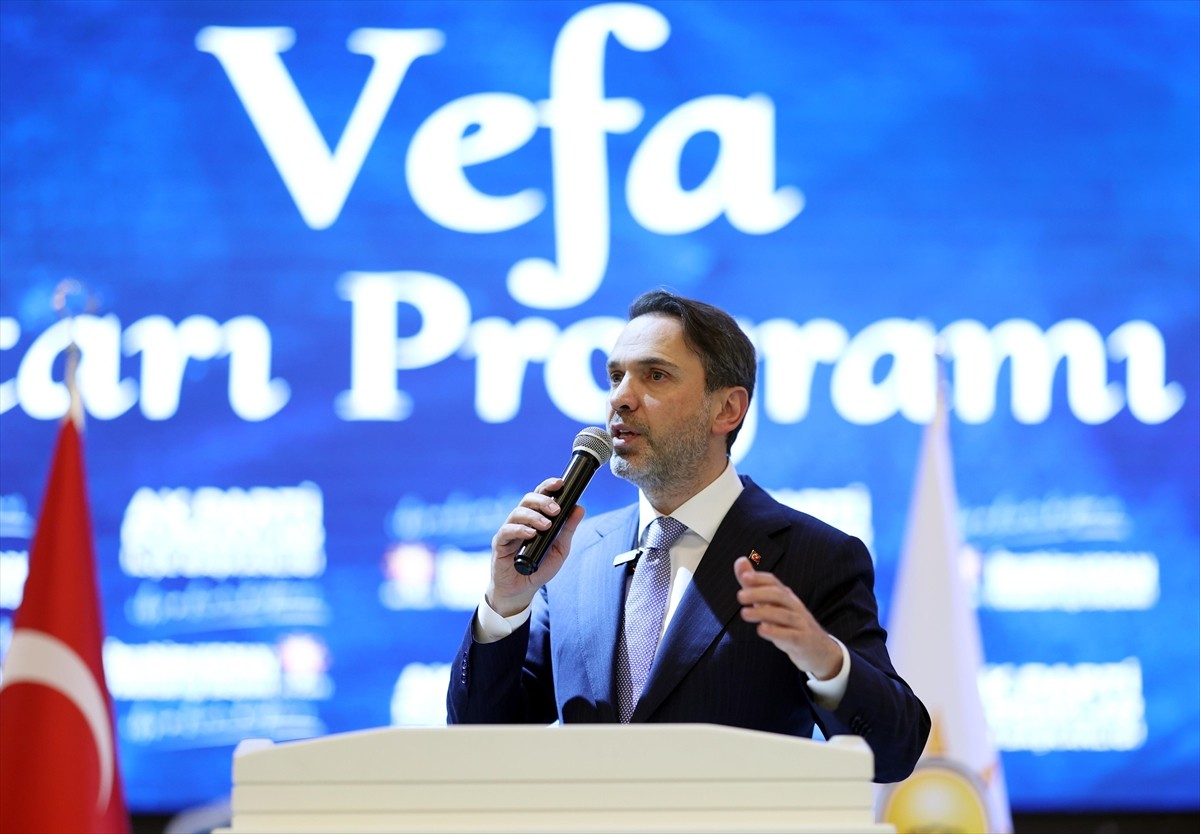 Enerji ve Tabii Kaynaklar Bakanı Alparslan Bayraktar, Ankara'da AK Parti Pursaklar İlçe Başkanlığı...