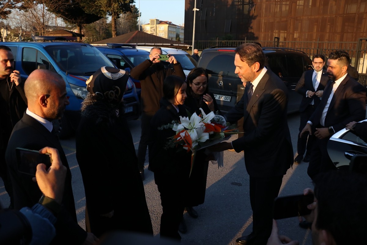 Enerji ve Tabii Kaynaklar Bakanı Alparslan Bayraktar, çeşitli programlara katılmak için geldiği...