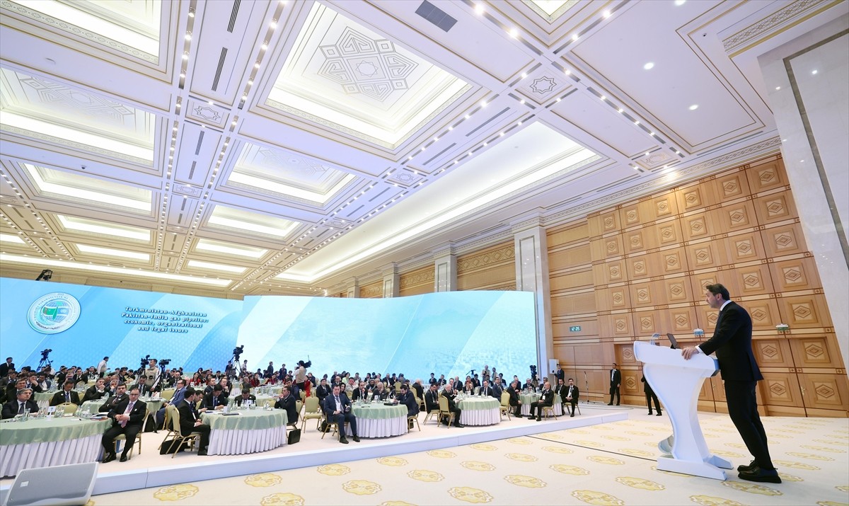 Enerji ve Tabii Kaynaklar Bakanı Alparslan Bayraktar, Türkmenistan'ın başkenti Aşkabat'ta Barış ve...