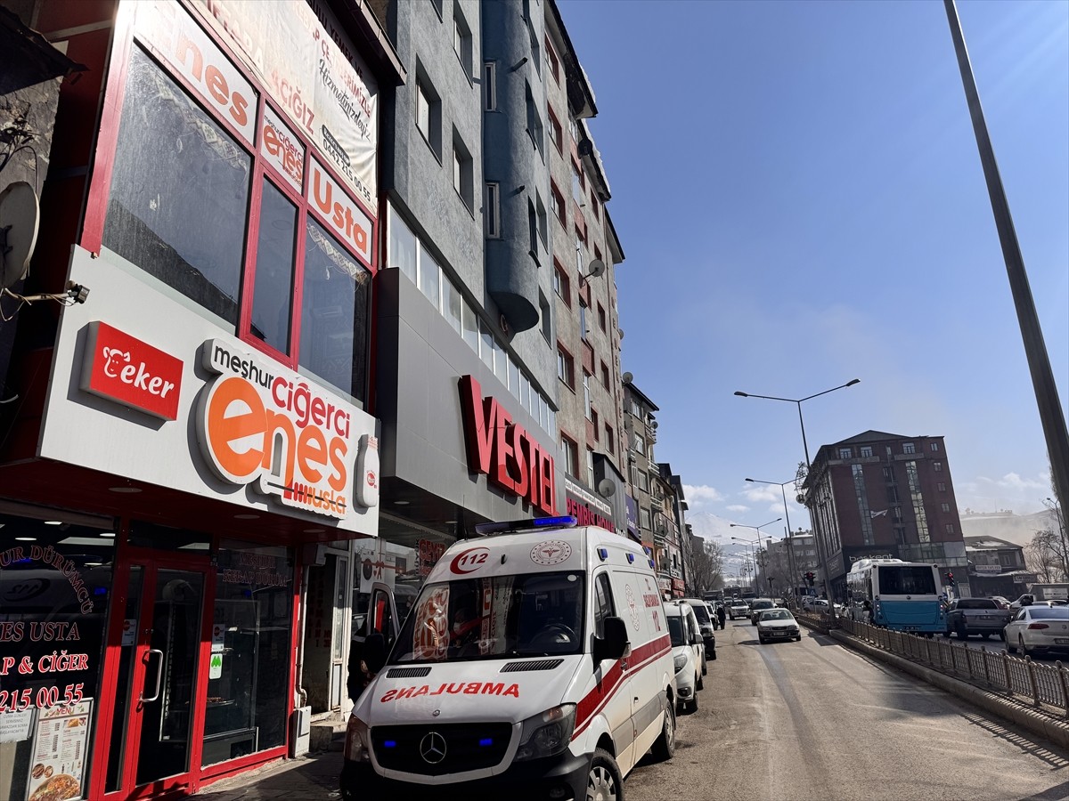 Erzurum'da 70 yaşındaki eczacı Nurittin Yıldız, Rabiana Mahallesi Ali Ravi Caddesi'nde yalnız...