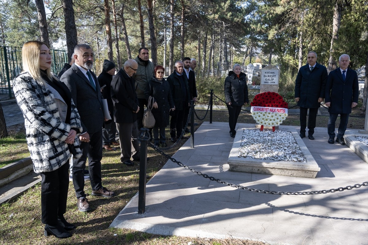 Eski Milli Eğitim Bakanı Dr. Reşit Galip, vefatının 91. yılında Cebeci Asri Mezarlığı'nda...