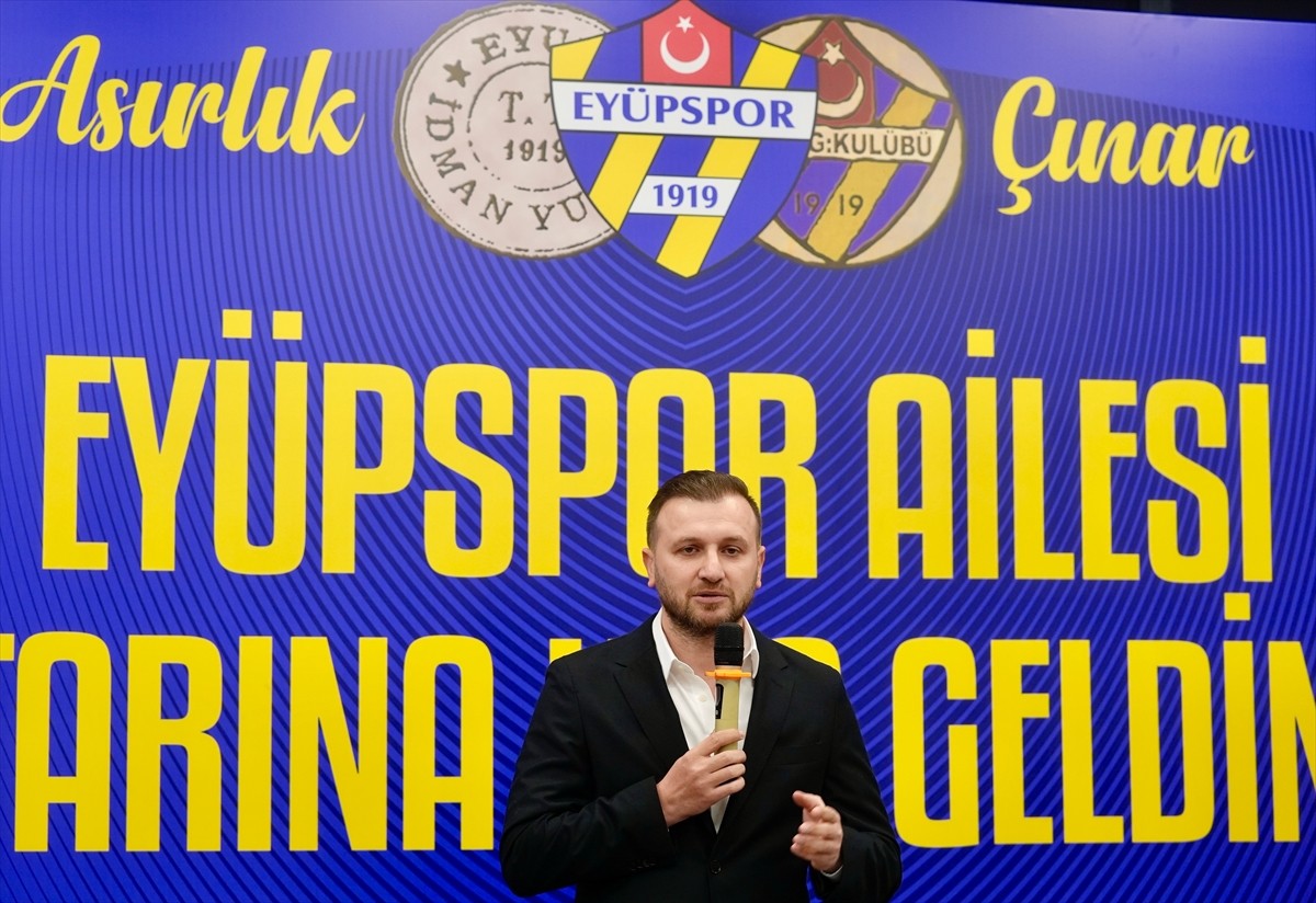Eyüpspor Kulübü, Ramazan ayı dolayısıyla iftar yemeğinde bir araya geldi. Eyüpsultan Kültür...