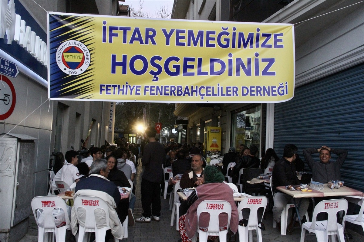 Fethiye Fenerbahçeliler Derneğince iftar programı gerçekleştirildi. Cumhuriyet Mahallesi Belediye...