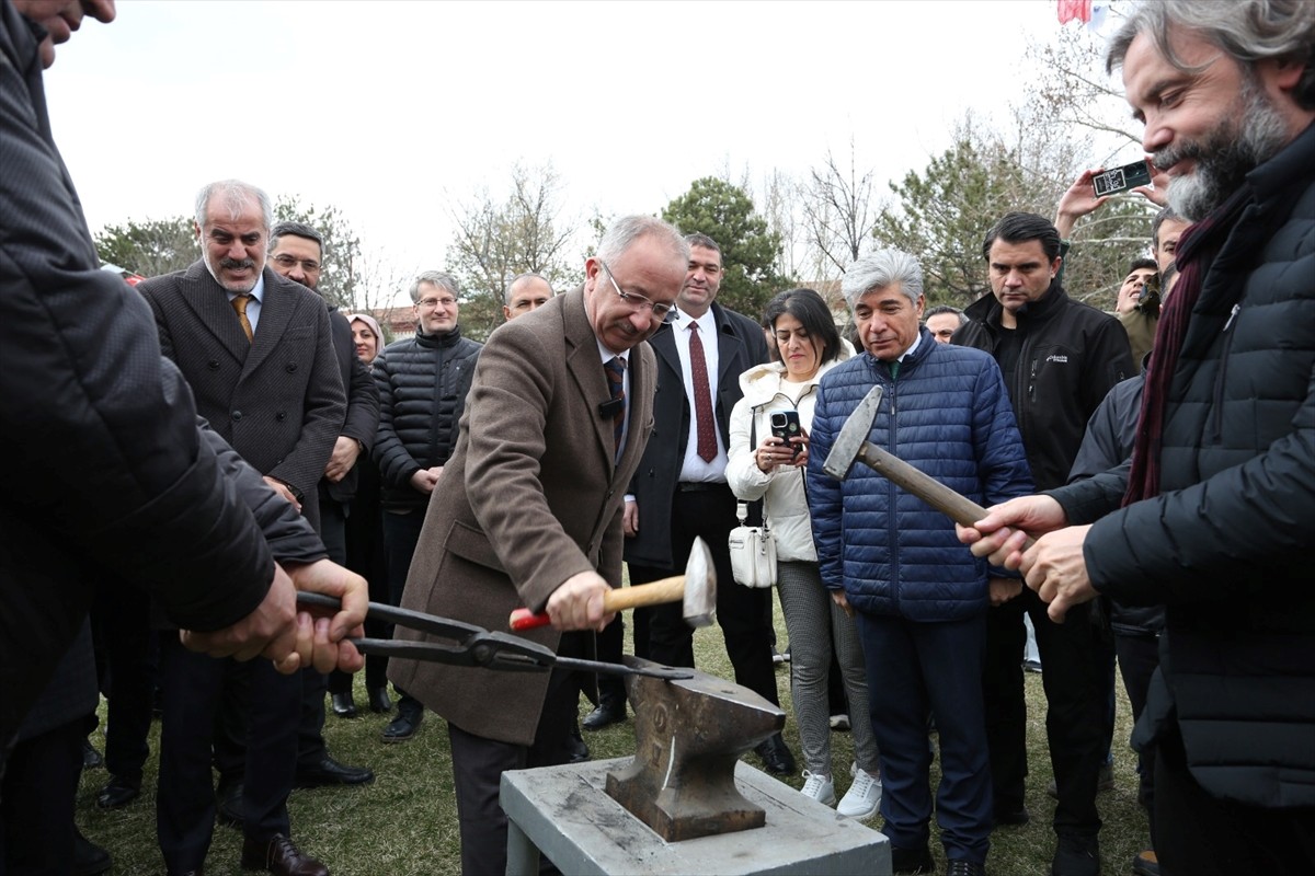 Gazi Üniversitesi'nde "Nevruz Bayramı Etkinliği" gerçekleştirildi. Etkinliğe katılan Rektör Prof....