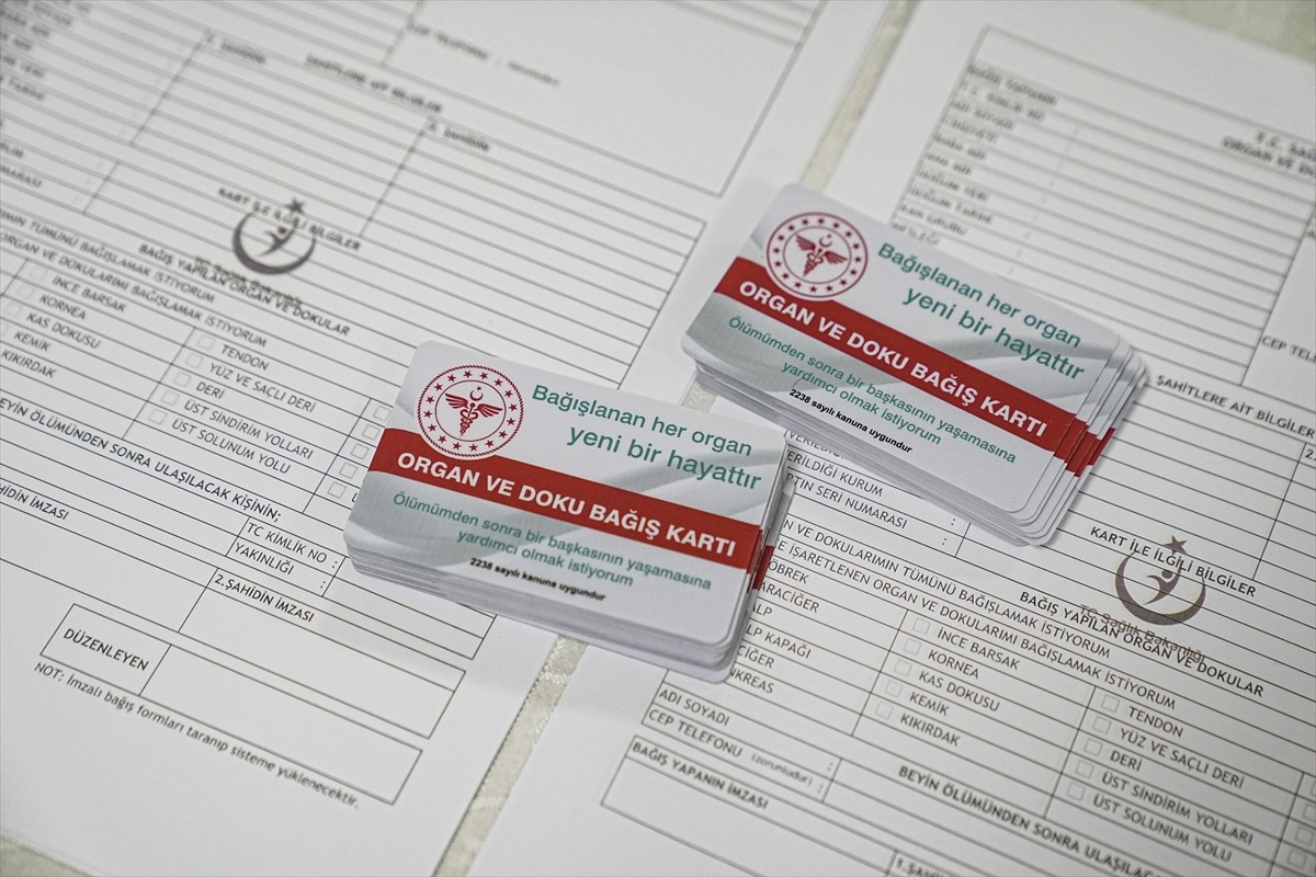 Gazi Üniversitesi Tıp Fakültesi doktorları ve öğrencileri, kalp nakli bekleyen 10 yaşındaki Elifsu...