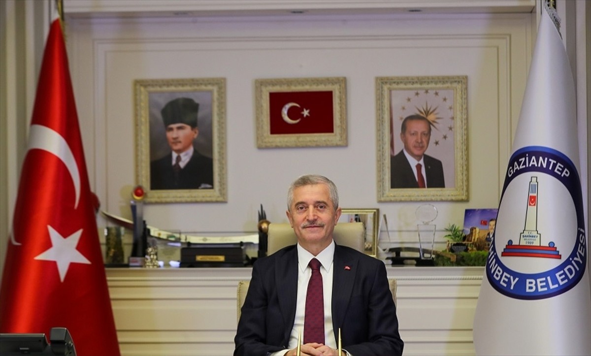 Gaziantep'te Şahinbey Belediye Başkanı Mehmet Tahmazoğlu, savunma sanayisine 1 milyar liralık...