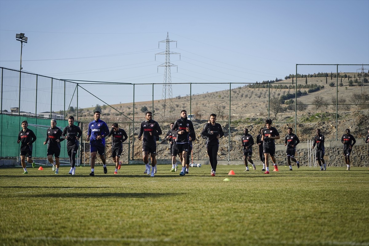 Gaziantep FK, Trendyol Süper Lig'in 27. haftasında konuk olacağı Beşiktaş maçının hazırlıklarına...