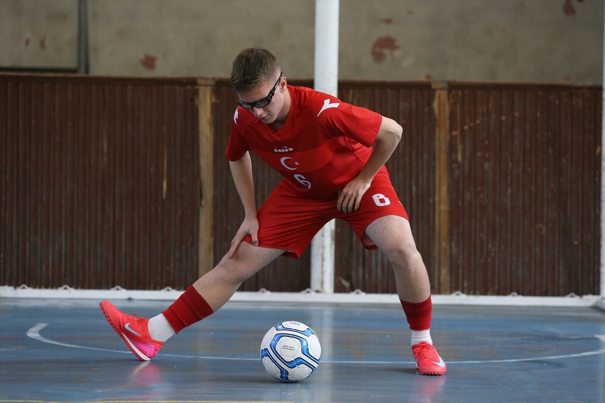 Görme Engelliler Futsal Milli Takımı'na seçilerek 2024'teki Avrupa Futsal Şampiyonası'nda milli...