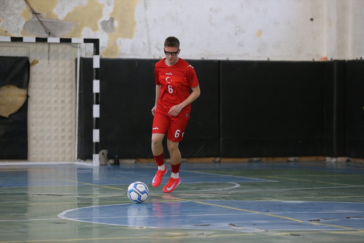 Görme Engelliler Futsal Milli Takımı'na seçilerek 2024'teki Avrupa Futsal Şampiyonası'nda milli...