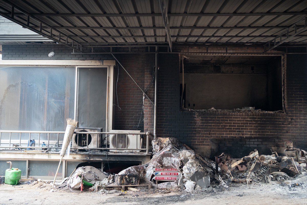 Güney Kore'nin güneydoğusunda 21 Mart'ta başlayan ve halen söndürülemeyen orman yangınlarında ölü...