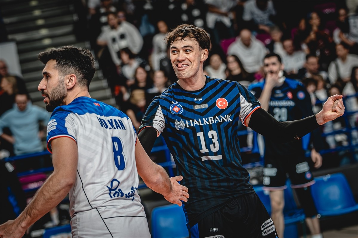 Halkbank Erkek Voleybol Takımı, CEV Şampiyonlar Ligi çeyrek final rövanş maçında deplasmanda...