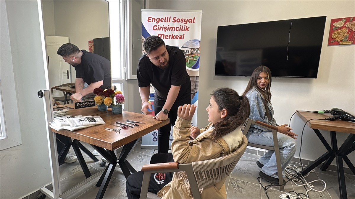 Hatay'da 6 Şubat 2023'teki depremlerde yetim ve öksüz kalan çocuklar ile gençler için etkinlik...