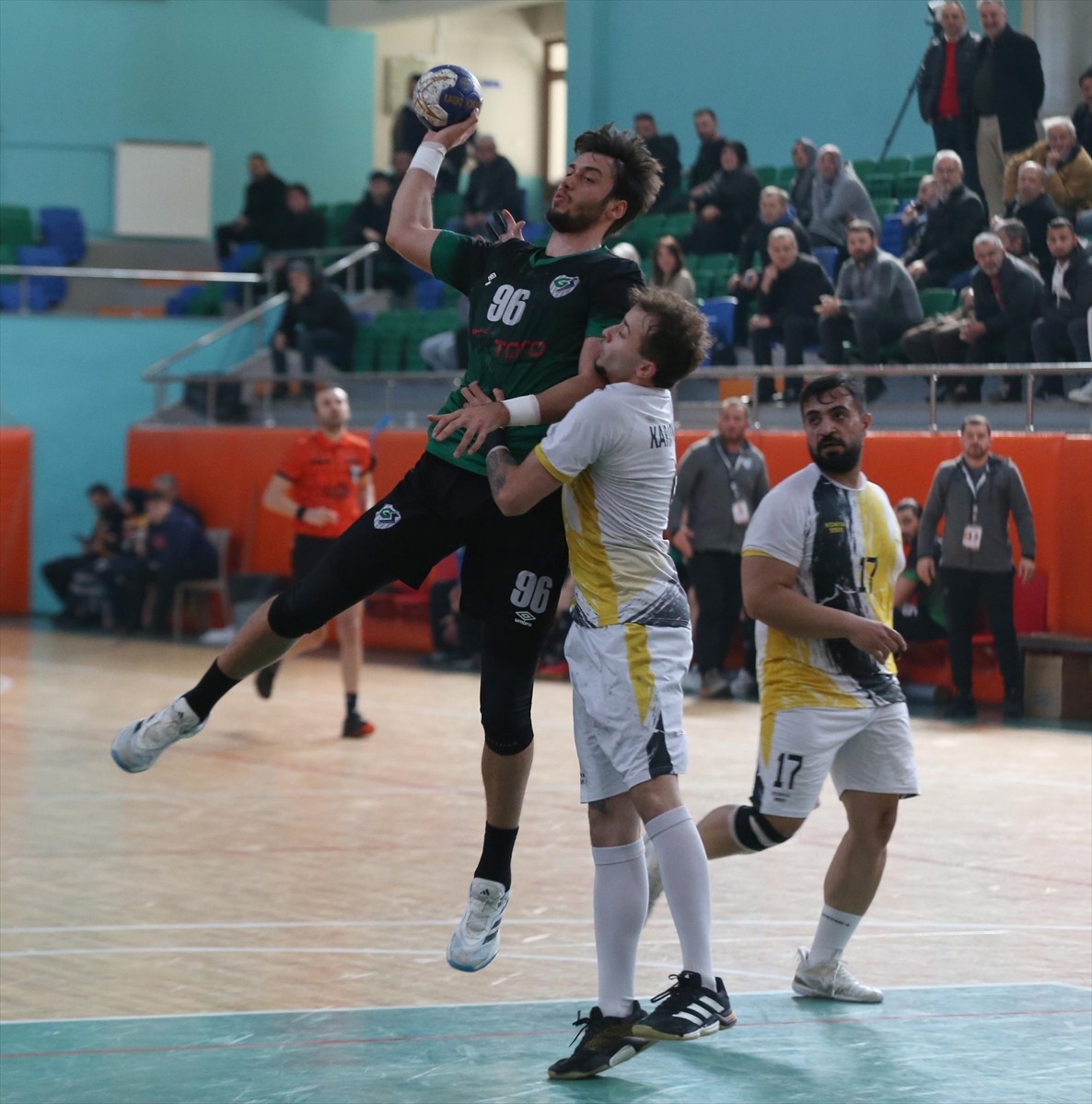 Hentbol Erkekler Süper Lig'in 20. haftasında Güneysuspor ile Konya Büyükşehir Belediyespor...