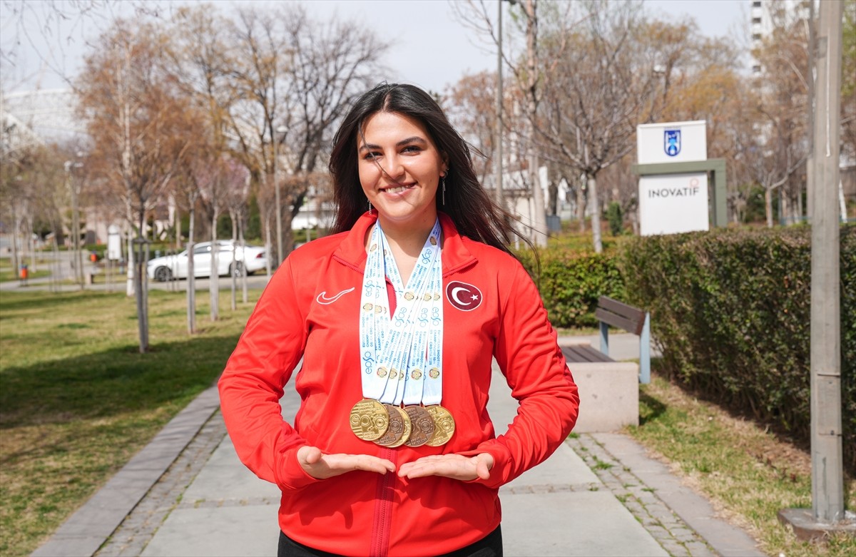 Hırvatistan'da düzenlenen Avrupa Havalı Silahlar Şampiyonası'nda kazandığı madalyalarla bir kere...