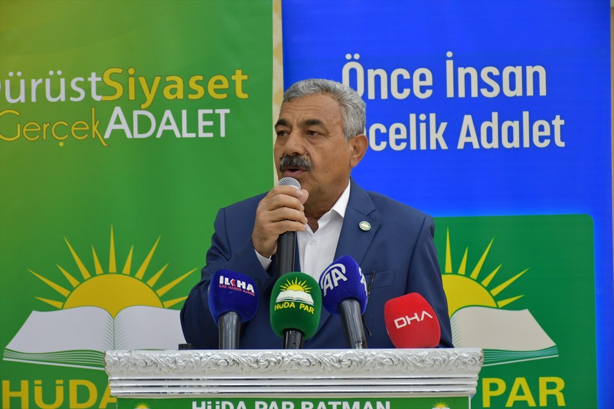HÜDA PAR Genel Başkanı Zekeriya Yapıcıoğlu, Batman'da partisinin il başkanlığınca bir düğün...