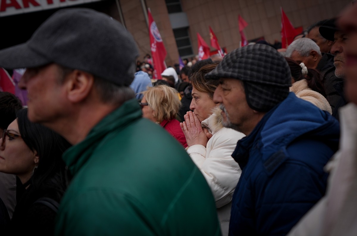 İBB'ye yönelik terör ve örgütlü suçlarla ilgili yürütülen iki ayrı soruşturma kapsamında İBB...