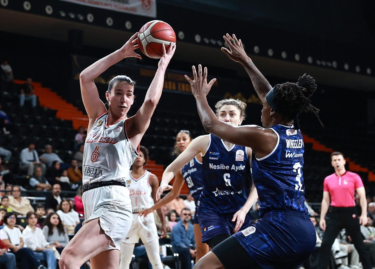 ING Kadınlar Basketbol Süper Ligi play-off çeyrek final ilk maçında ÇİMSA ÇBK Mersin ile Nesibe...