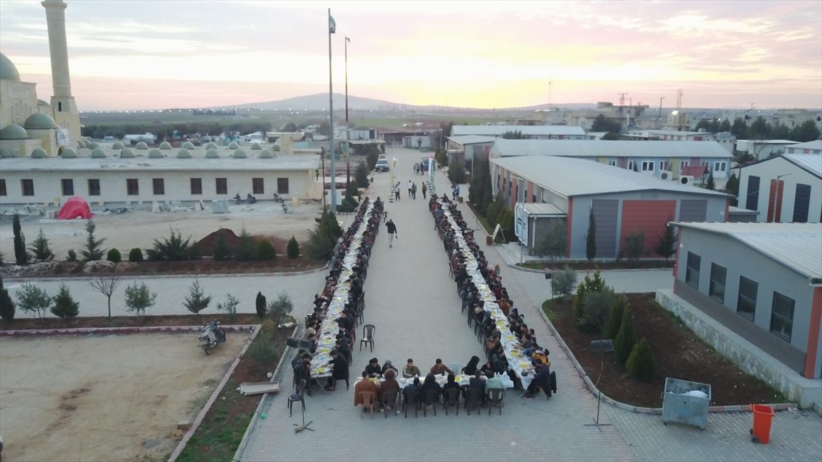 İnsan Hak ve Hürriyetleri (İHH) İnsani Yardım Vakfının gençlik kuruluşu Genç İHH, Suriye'deki 13...