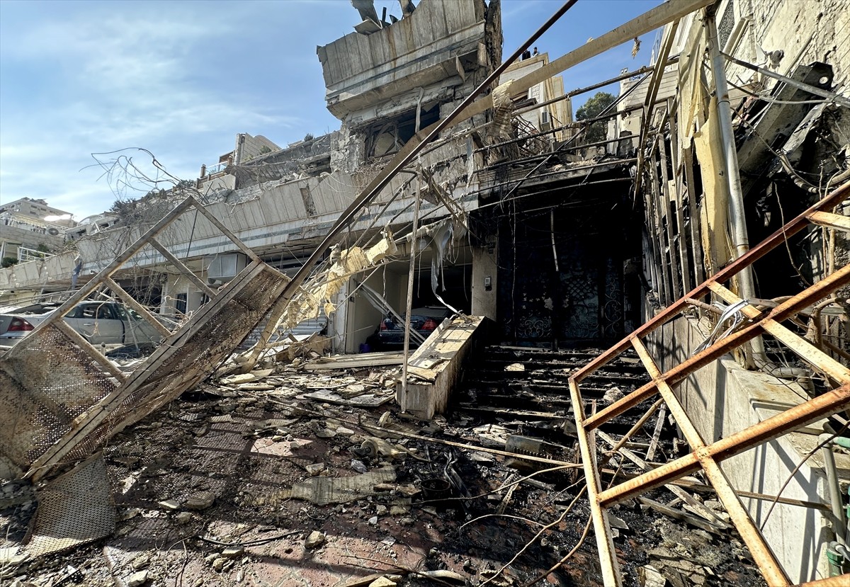 İsrail'e ait savaş uçakları, Suriye'nin başkenti Şam'a saldırı düzenledi. İsrail uçakları, yerel...