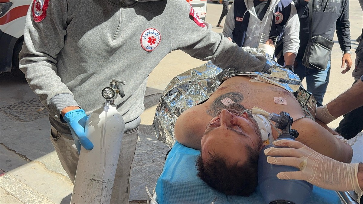 İsrail'in Gazze Şeridi'nin orta kesimlerinde Birleşmiş Milletlere ait bir merkezi bombalaması...