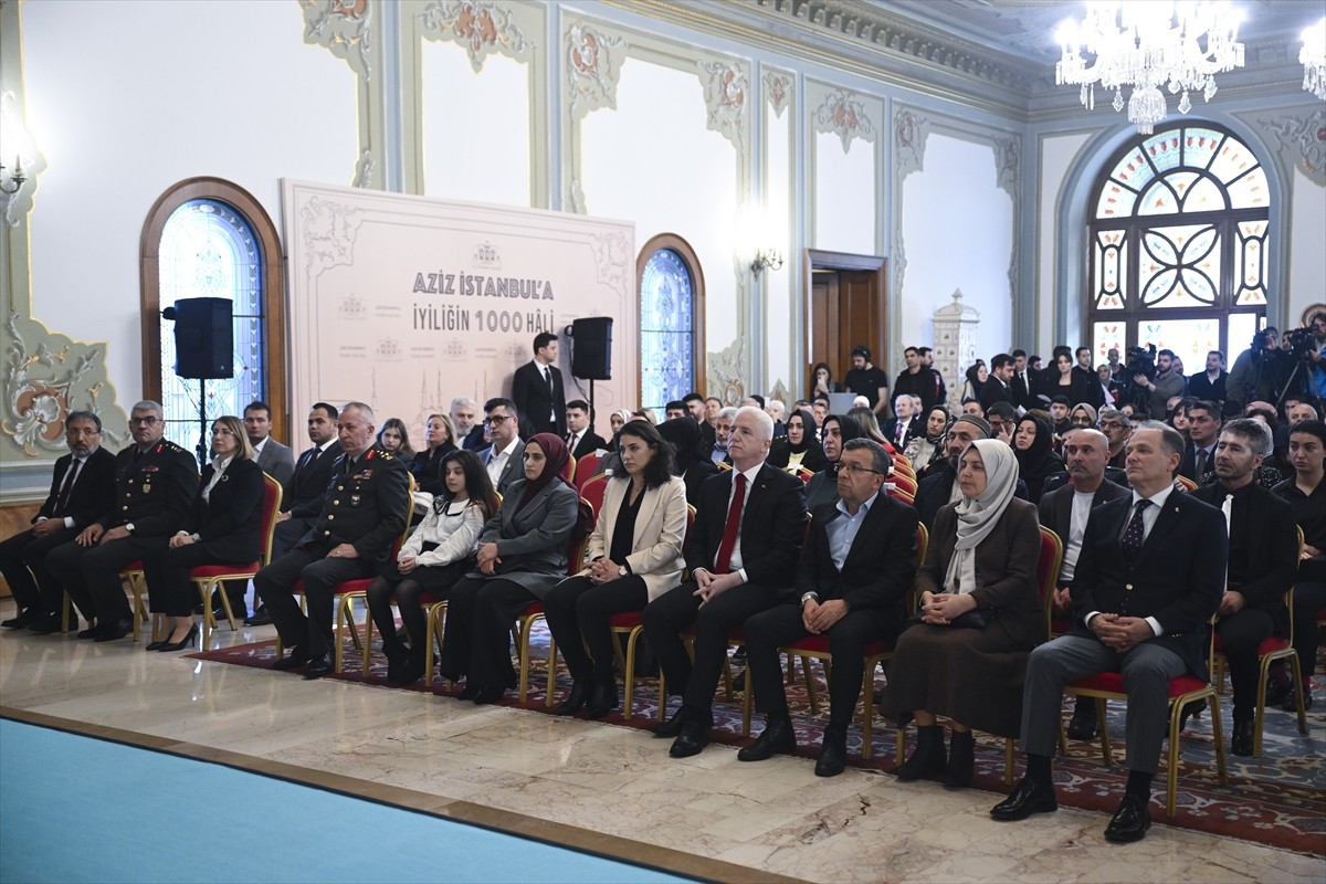İstanbul'da 22 şehit ailesi ile 20 gaziye, törenle Devlet Övünç Madalyası ve Beratı takdim edildi....