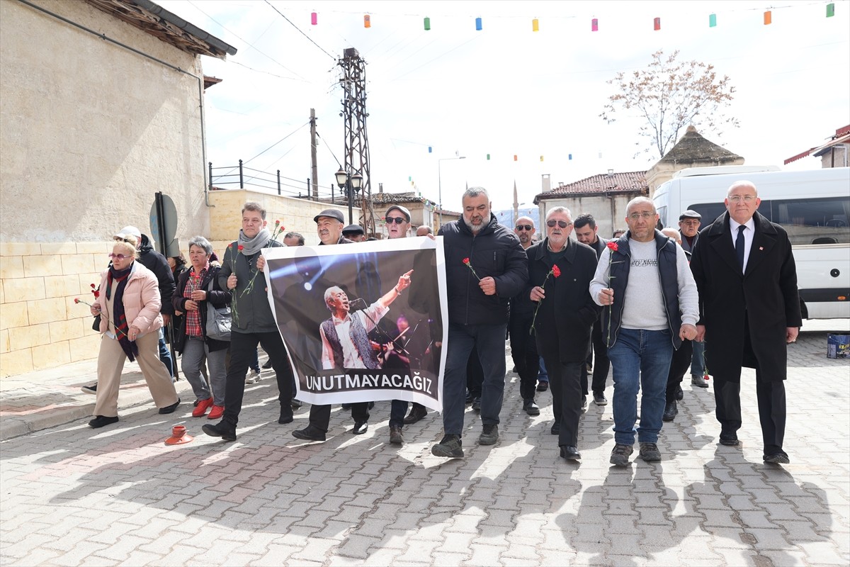 İstanbul'da tedavi gördüğü hastanede 75 yaşında yaşamını yitiren Türk müziğinin usta ismi Edip...
