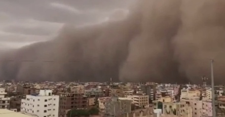 İstanbul'da Toz Bulutu Alarmı: Uzmanlar Dışarı Çıkmama Uyarısı Yapıyor