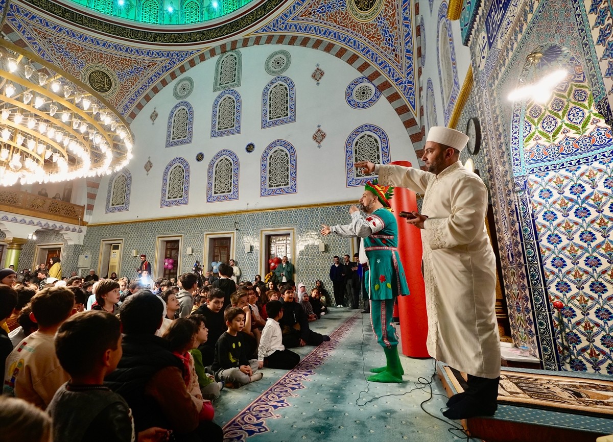 İstanbul Müftülüğü ve Türkiye Diyanet Vakfı İstanbul Şubesi koordinesinde, Bayrampaşa Yeşil Çimen...