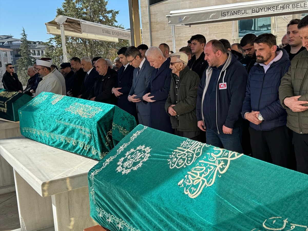 İstanbul Valisi Davut Gül, eşi tarafından öldürülen Fikriye Alıcı ve 3 çocuğu için Avcılar Merkez...