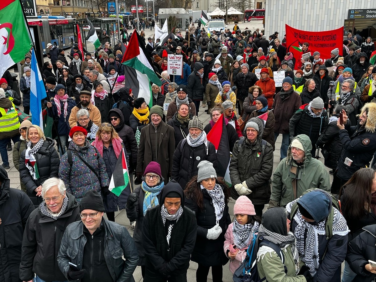 İsveç'in başkenti Stockholm'de ABD Başkanı Donald Trump'ın Filistinlilerin Gazze’den zorla...