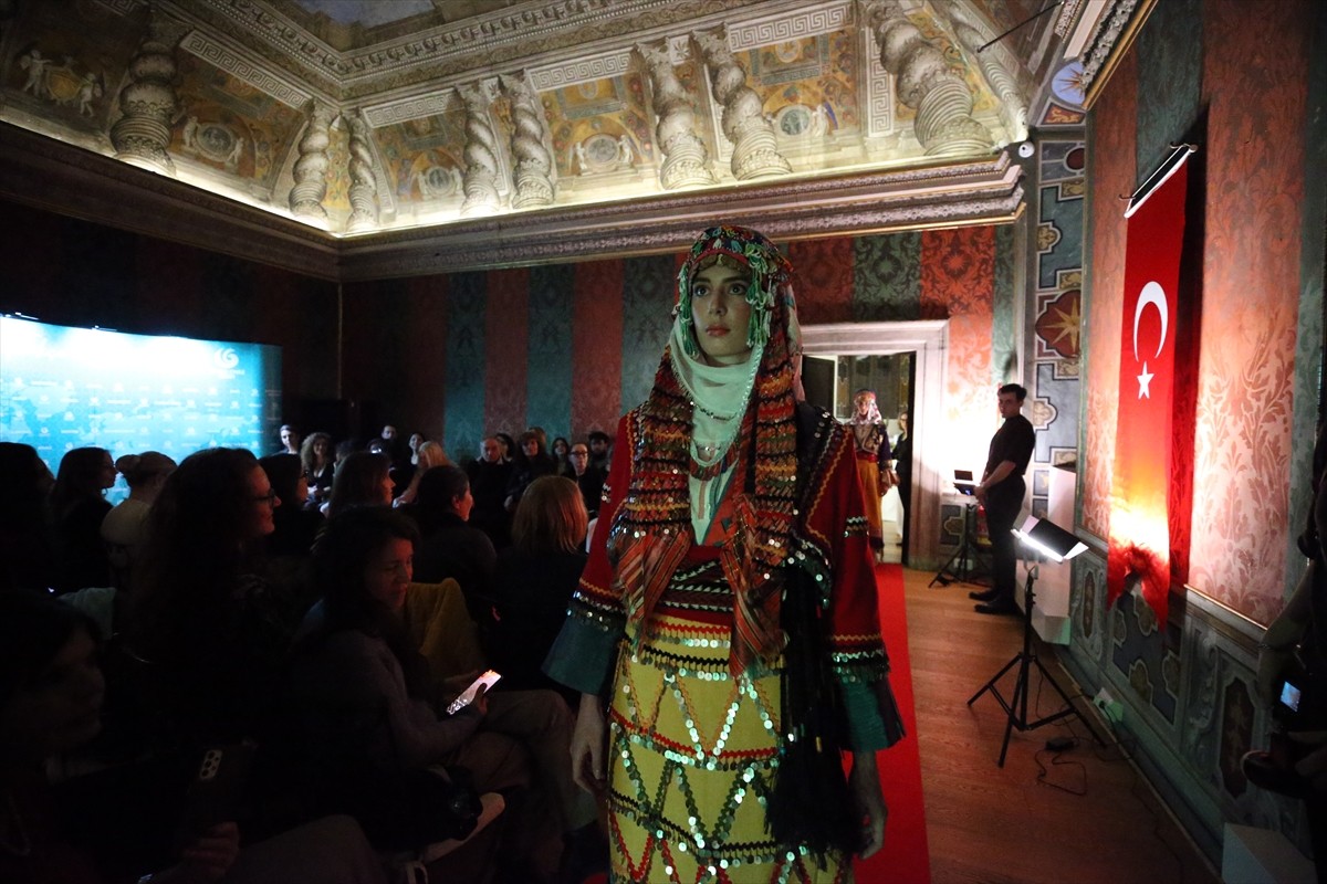 İtalya'nın başkenti Roma'da, 8 Mart Dünya Kadınlar Günü dolayısıyla "Renk Renk Anadolu" defilesi...