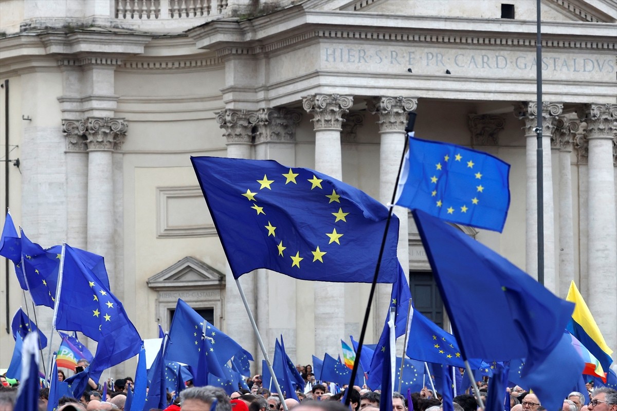 İtalya'nın başkenti Roma'da yaklaşık 30 bin kişinin katıldığı Avrupa Birliği'ne (AB) destek...