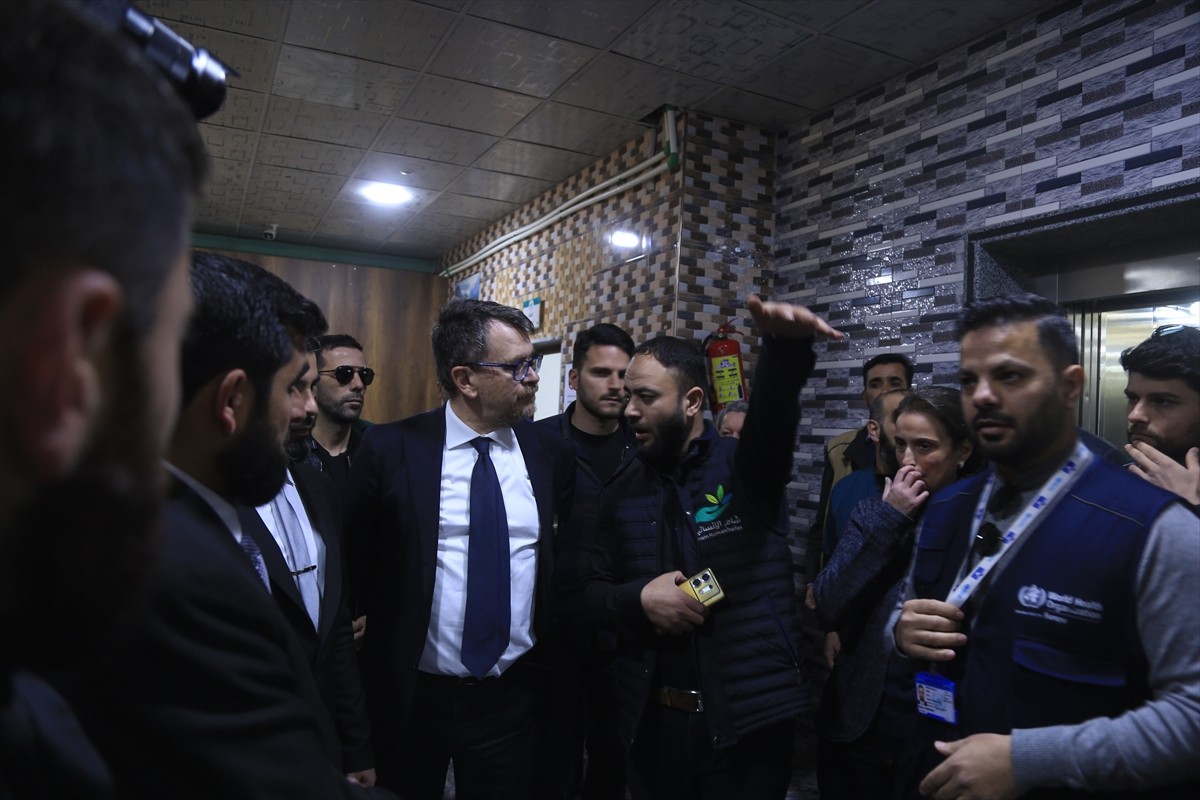 İtalya'nın Şam Büyükelçisi Stefano Ravagnan, Dünya Sağlık Örgütü (DSÖ) heyetiyle İdlib'in...