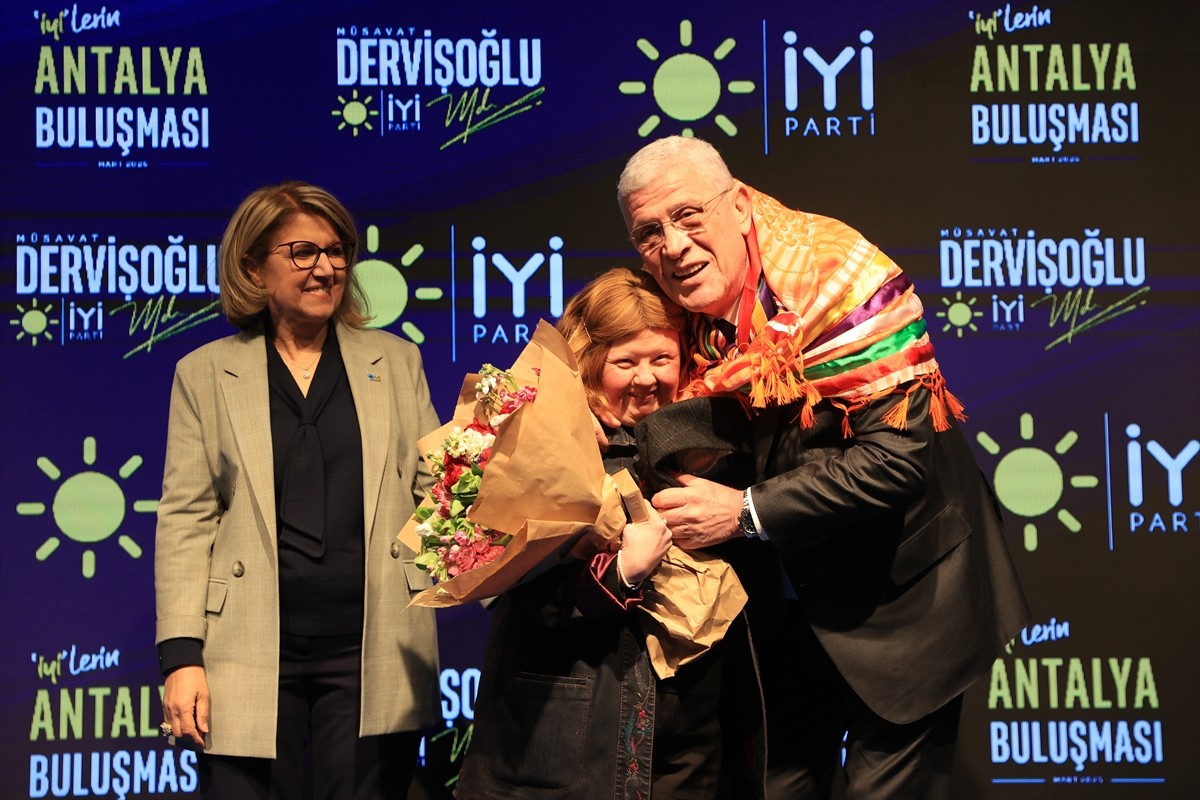  İYİ Parti Genel Başkanı Müsavat Dervişoğlu, partisinin Antalya İl Başkanlığı tarafından...