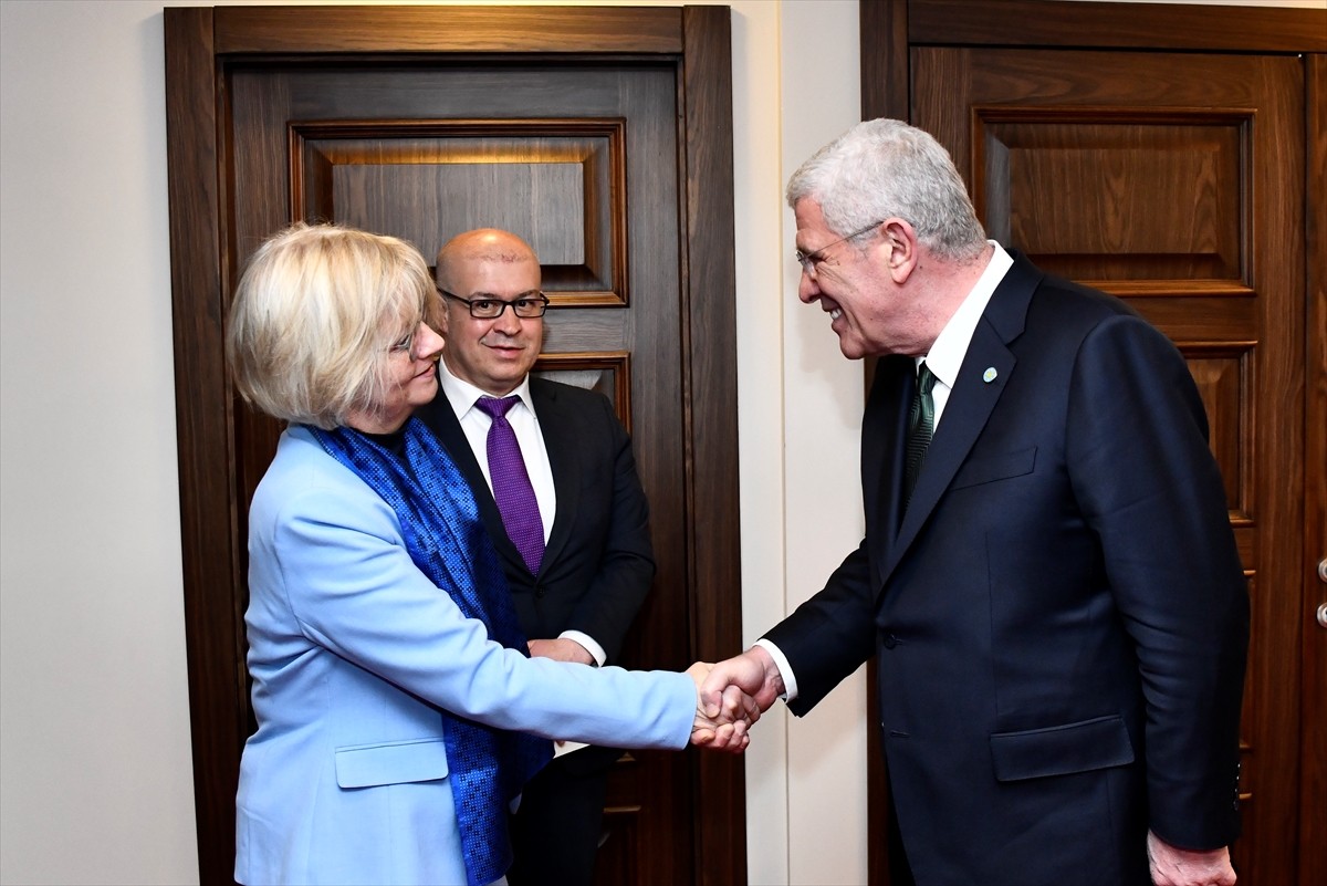 İYİ Parti Genel Başkanı Müsavat Dervişoğlu (sol 2), Almanya'nın Ankara Büyükelçisi Sibylle...