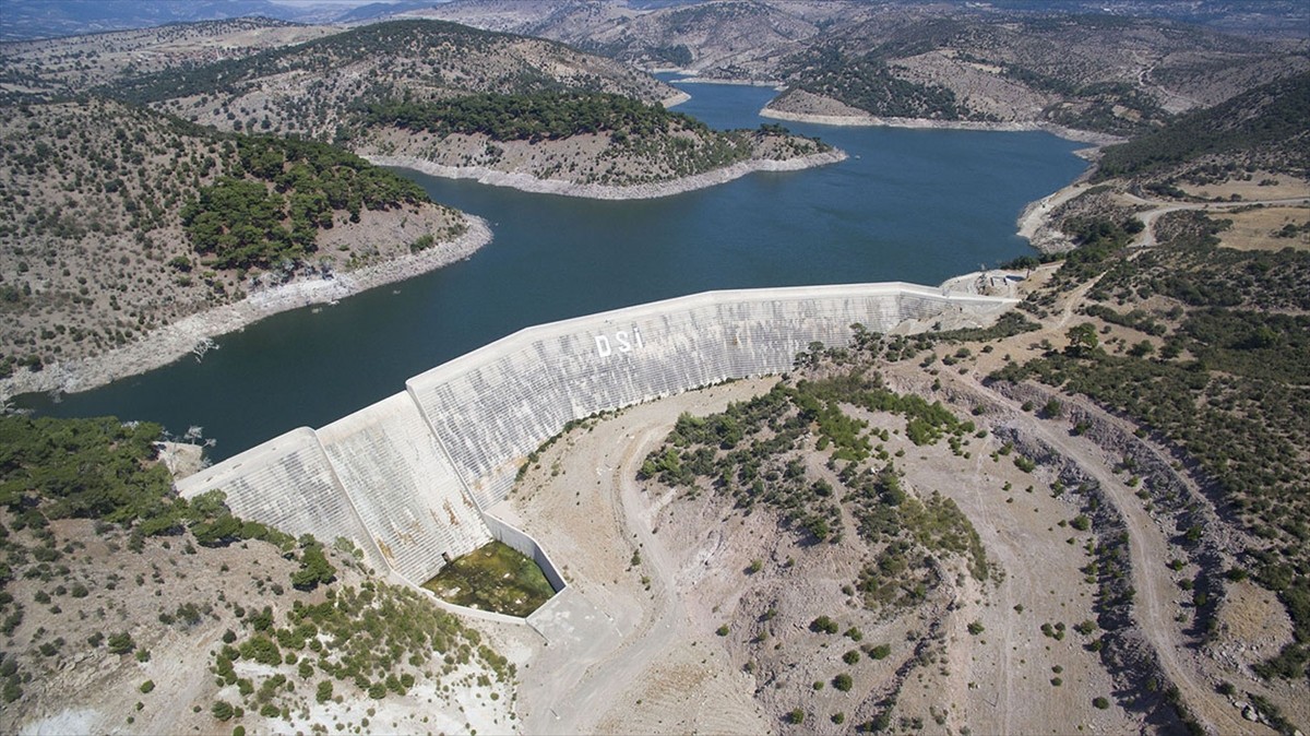 İzmir'de 2003 yılından bu yana DSİ tarafından 65 milyar 632 milyon liralık yatırım yapıldı....