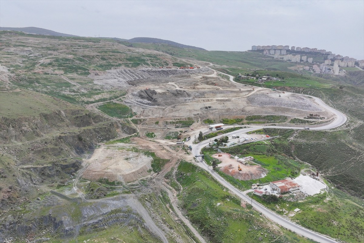 İzmir'de yaşayan Dursun Ali Kazar, mahkemenin "Harmandalı Düzenli Atık Depolama Tesisinde çöp...