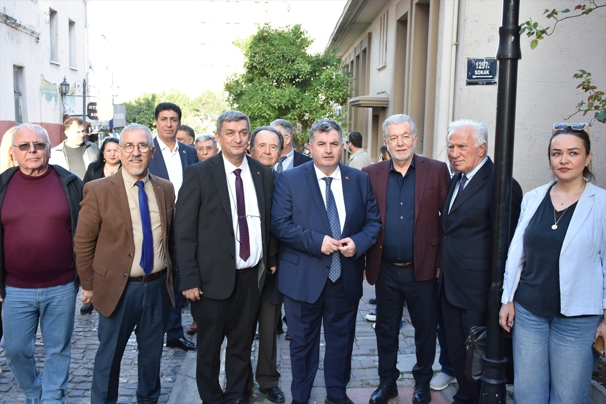 İzmir'in Konak ilçesinde Basmane semtindeki oteller sokağının tarihi dokusu korunarak...