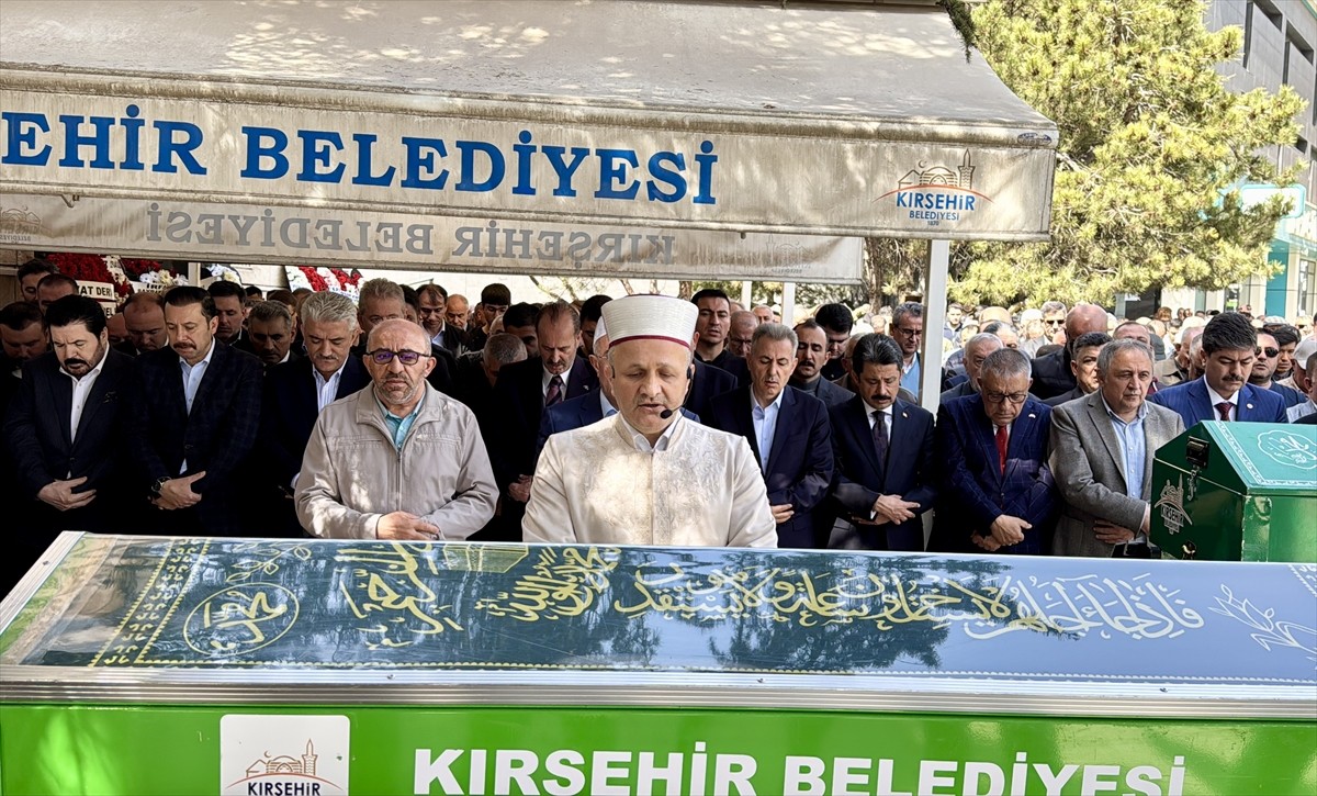 İzmir Valisi Süleyman Elban'ın vefat eden babası Ahmet Elban'ın cenazesi, Kırşehir'de toprağa...