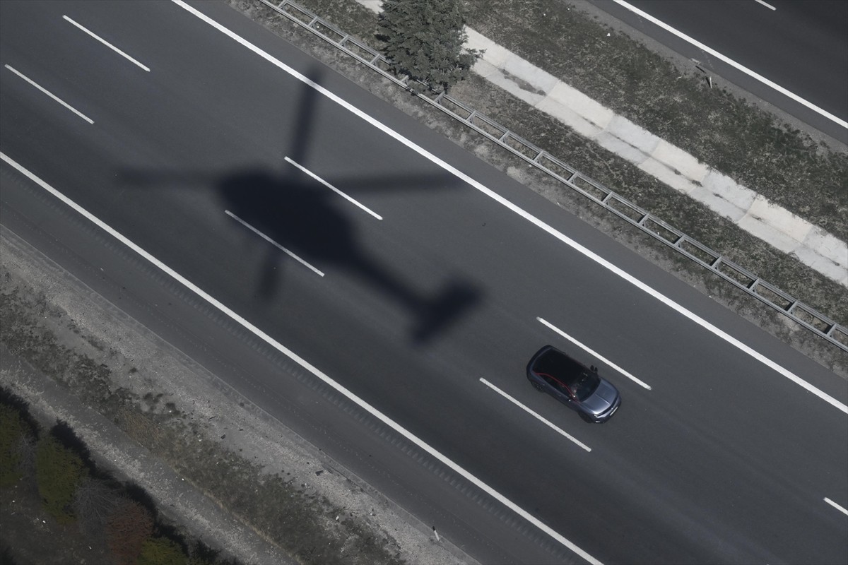Jandarma, şehirlerarası otoyollarda Ramazan Bayramı tatili süresince havadan ve karadan...