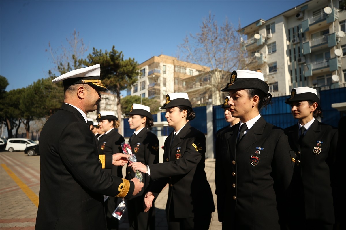 Kadın deniz astsubayları ile Milli Savunma Üniversitesi Deniz Harp Okulunun kadın öğrencileri, 8...