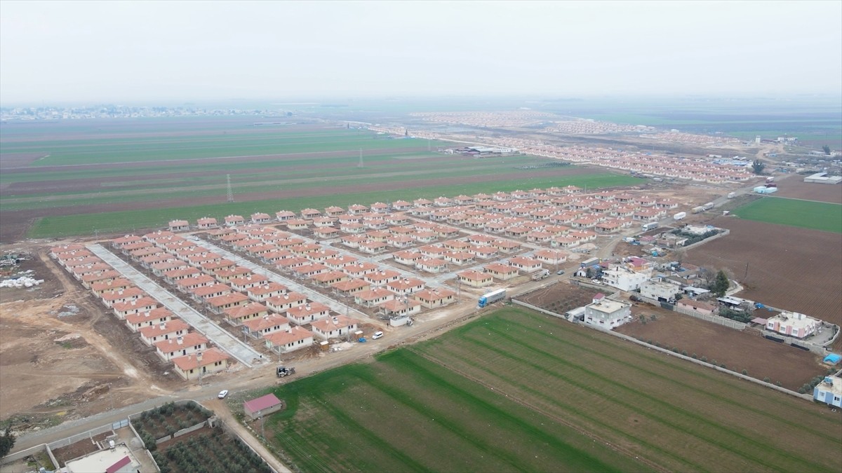 Kahramanmaraş merkezli 6 Şubat depremlerinin ardından yıkıma uğrayan köylerde modern köy...