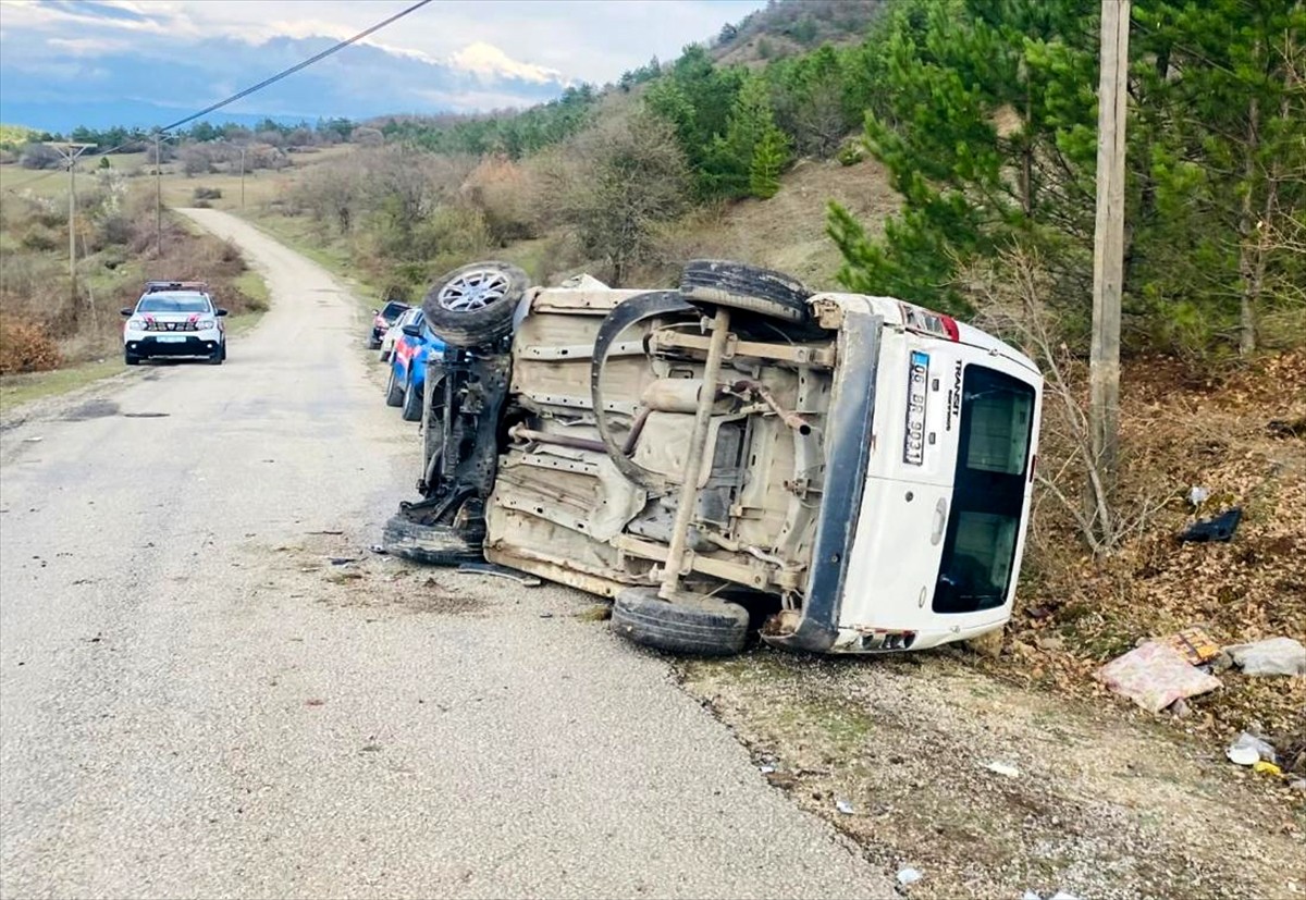 Karabük'ün Eskipazar ilçesinde devrilen hafif ticari araçtaki polis memuru yaşamını yitirdi, 1...