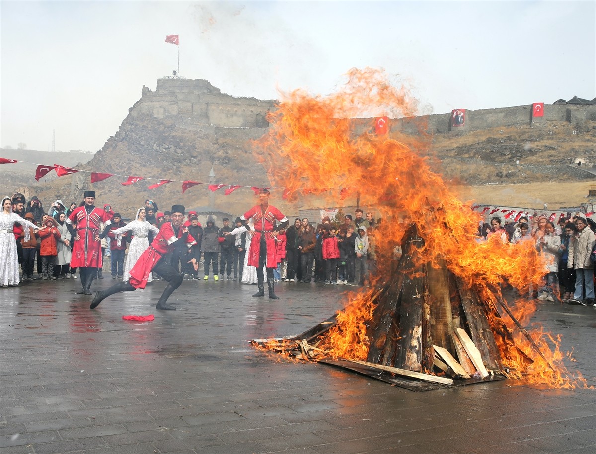 Kars'ta, Nevruz Bayramı çeşitli etkinliklerle kutlandı. İl Kültür ve Turizm Müdürlüğünce tarihi...