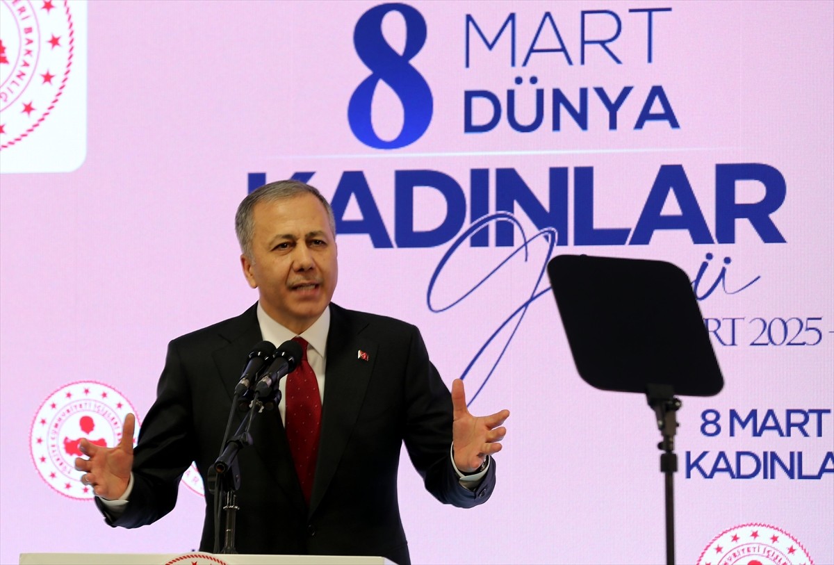 Kars Polisevi'nde 8 Mart Dünya Kadınlar Günü dolayısıyla düzenlenen iftar programına katılan...