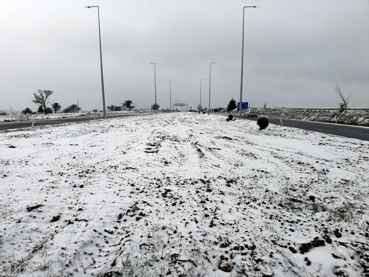 Kastamonu'da kent merkezi ile yüksek kesimlerde kar yağışı etkili oluyor. Karın ardından yeşil...