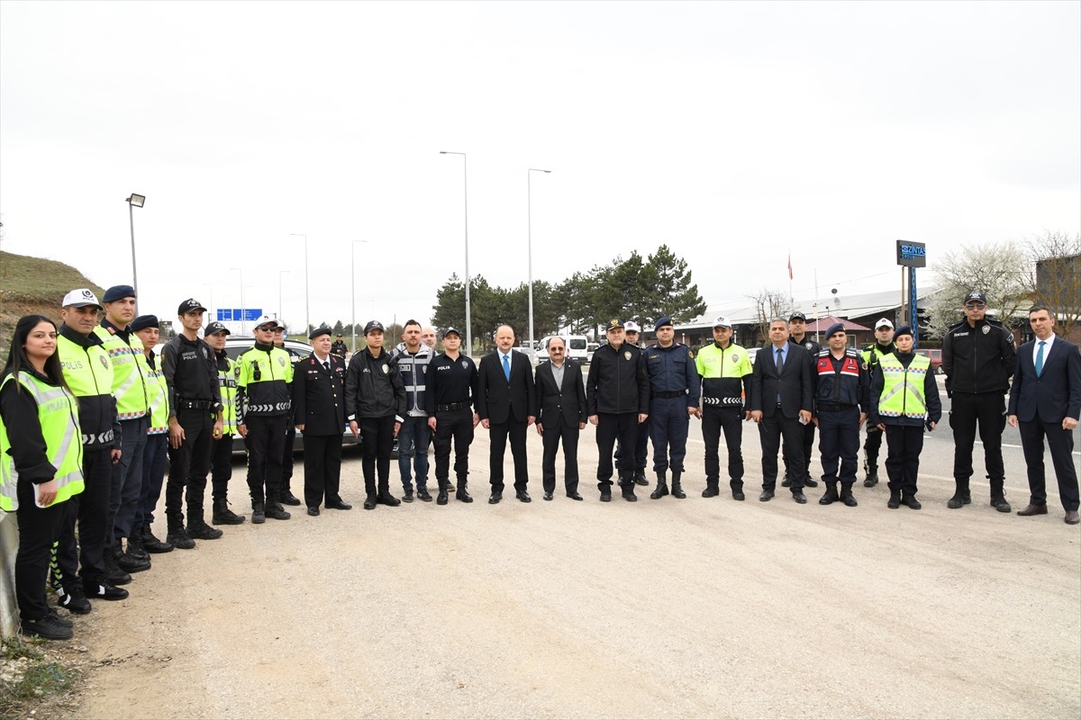 Kastamonu'da kolluk kuvvetleri, 9 günlük Ramazan Bayramı tatili için yola çıkacakların güvenle...